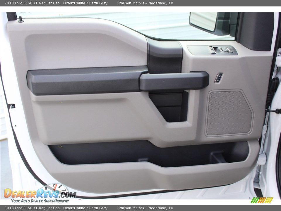 Door Panel of 2018 Ford F150 XL Regular Cab Photo #11