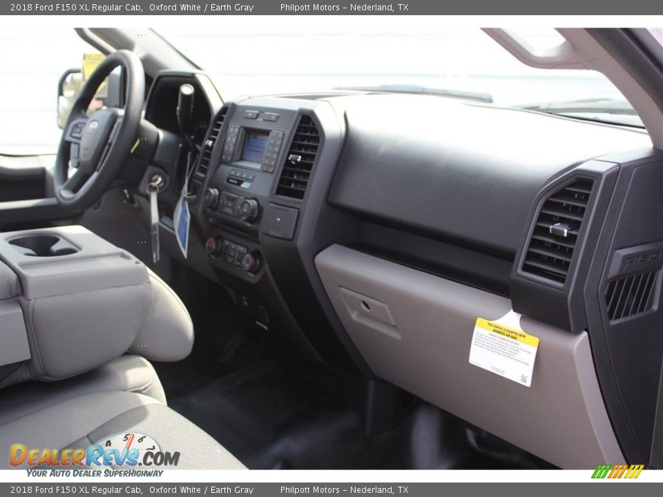 2018 Ford F150 XL Regular Cab Oxford White / Earth Gray Photo #24