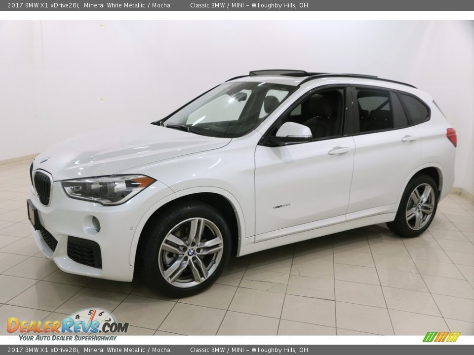 2017 BMW X1 xDrive28i Mineral White Metallic / Mocha Photo #3