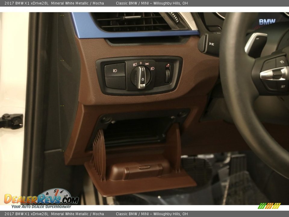 2017 BMW X1 xDrive28i Mineral White Metallic / Mocha Photo #5