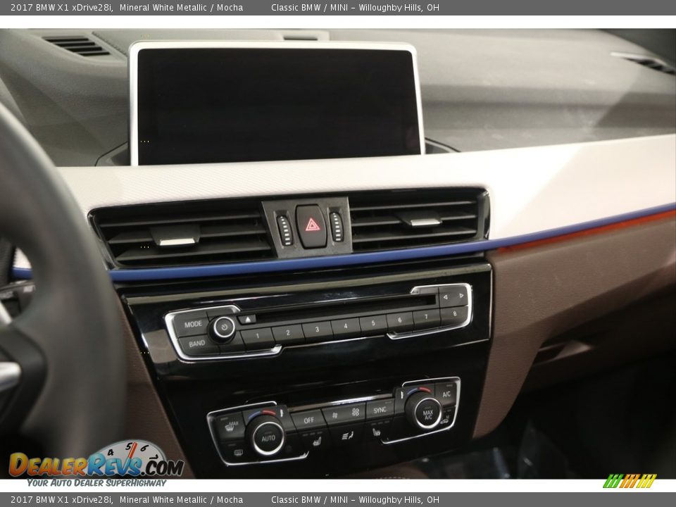 2017 BMW X1 xDrive28i Mineral White Metallic / Mocha Photo #12