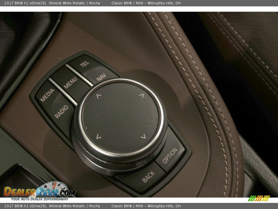 2017 BMW X1 xDrive28i Mineral White Metallic / Mocha Photo #17