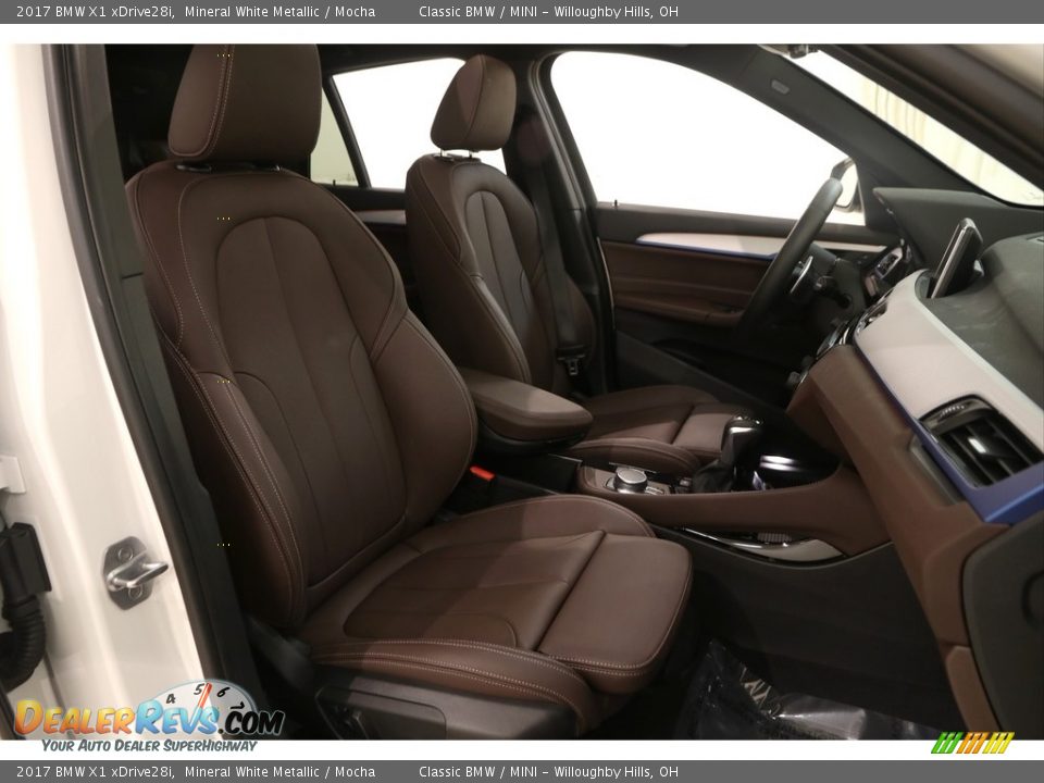 2017 BMW X1 xDrive28i Mineral White Metallic / Mocha Photo #18