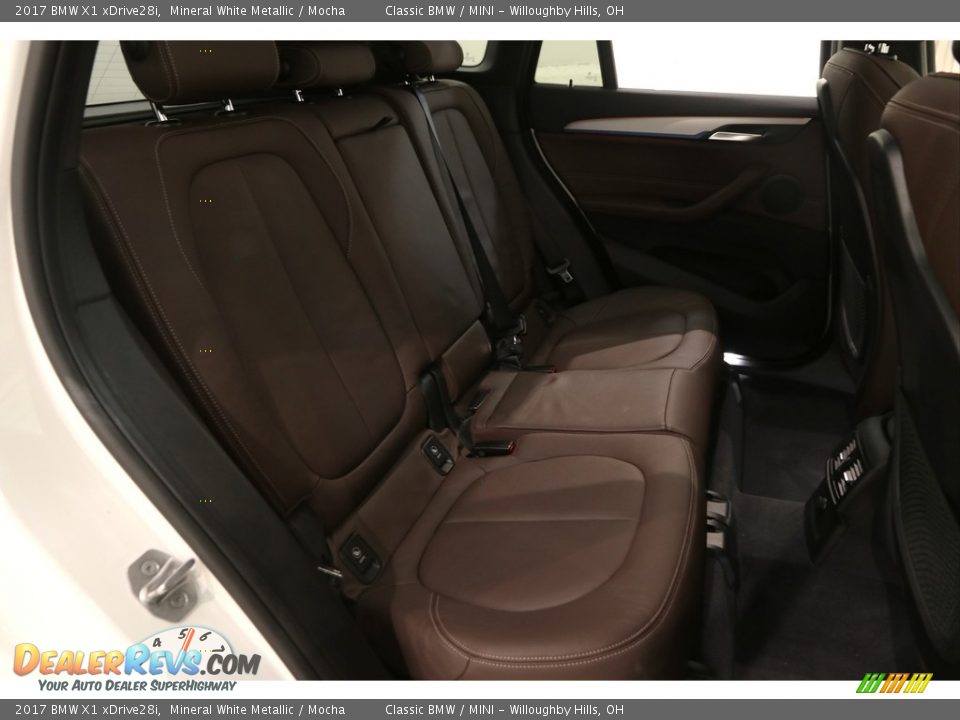2017 BMW X1 xDrive28i Mineral White Metallic / Mocha Photo #19