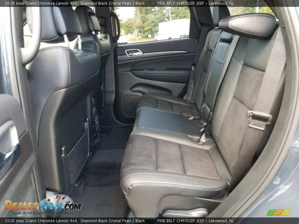 2018 Jeep Grand Cherokee Laredo 4x4 Diamond Black Crystal Pearl / Black Photo #6