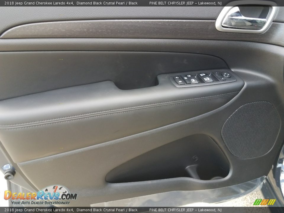 2018 Jeep Grand Cherokee Laredo 4x4 Diamond Black Crystal Pearl / Black Photo #8