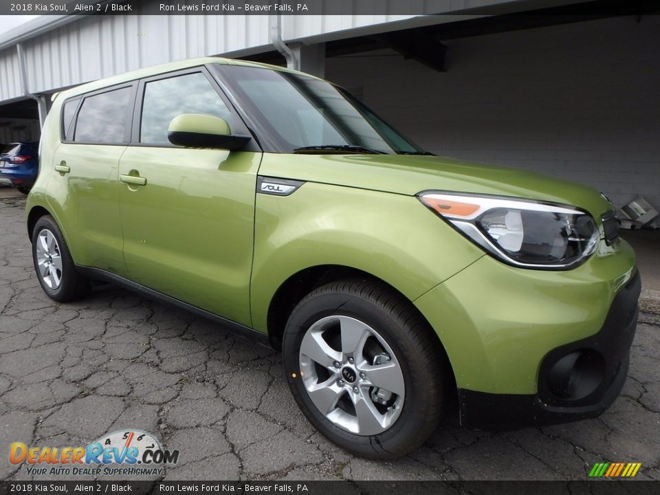 Front 3/4 View of 2018 Kia Soul  Photo #9