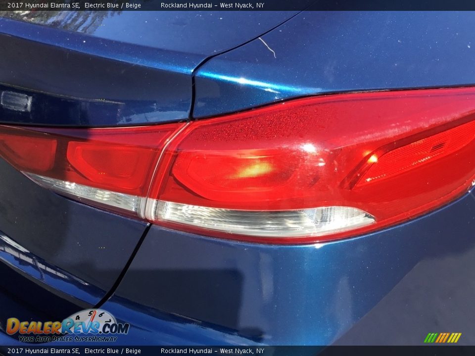2017 Hyundai Elantra SE Electric Blue / Beige Photo #20