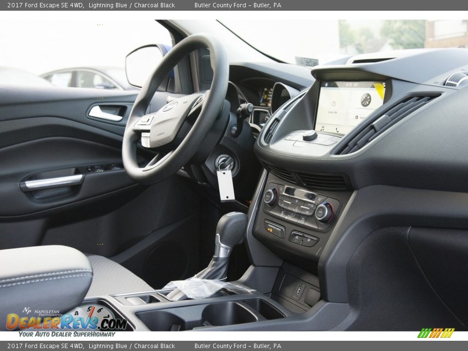 2017 Ford Escape SE 4WD Lightning Blue / Charcoal Black Photo #10