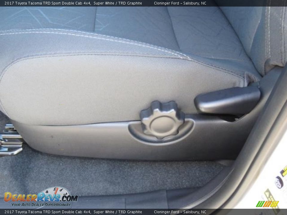 2017 Toyota Tacoma TRD Sport Double Cab 4x4 Super White / TRD Graphite Photo #8