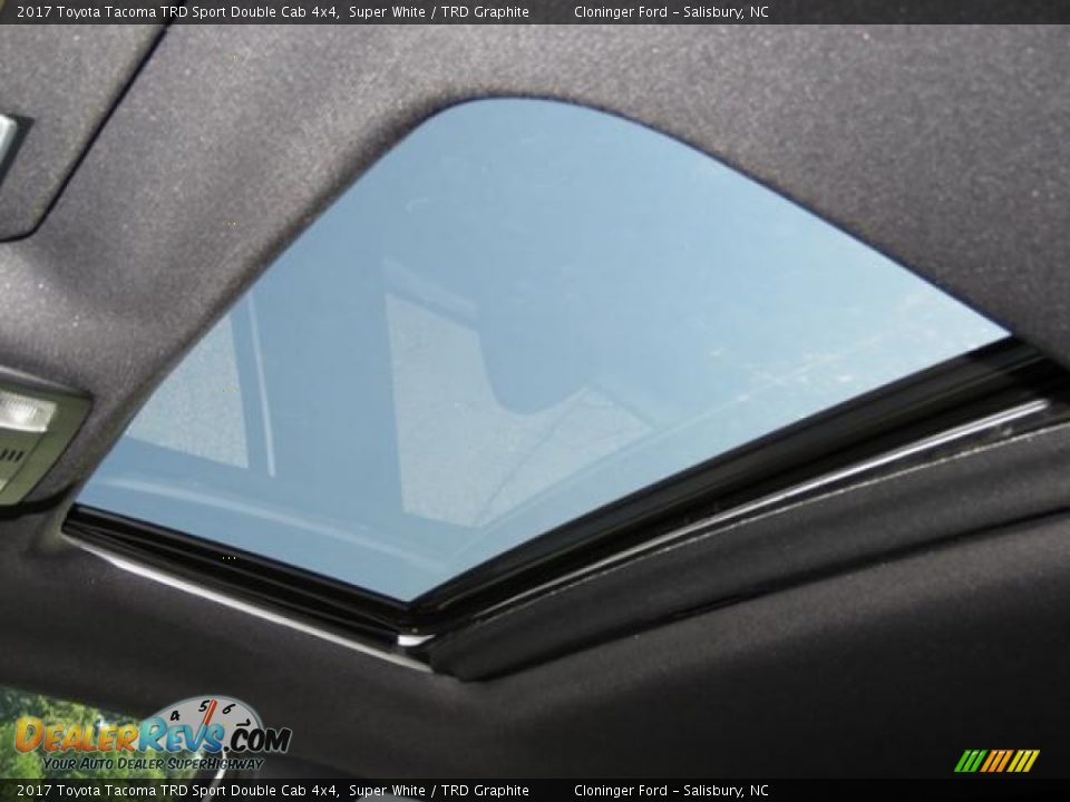 2017 Toyota Tacoma TRD Sport Double Cab 4x4 Super White / TRD Graphite Photo #10