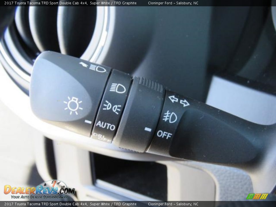 2017 Toyota Tacoma TRD Sport Double Cab 4x4 Super White / TRD Graphite Photo #20