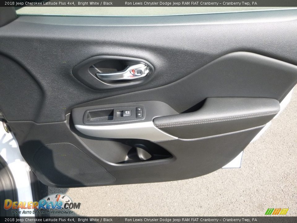 2018 Jeep Cherokee Latitude Plus 4x4 Bright White / Black Photo #12