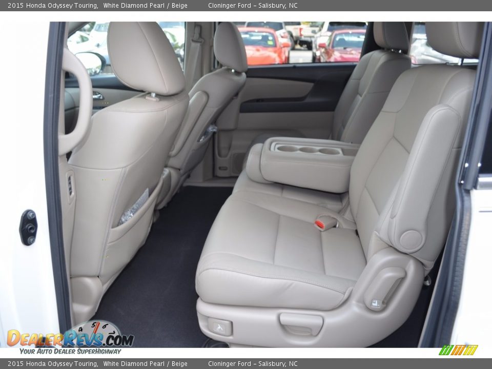 2015 Honda Odyssey Touring White Diamond Pearl / Beige Photo #12