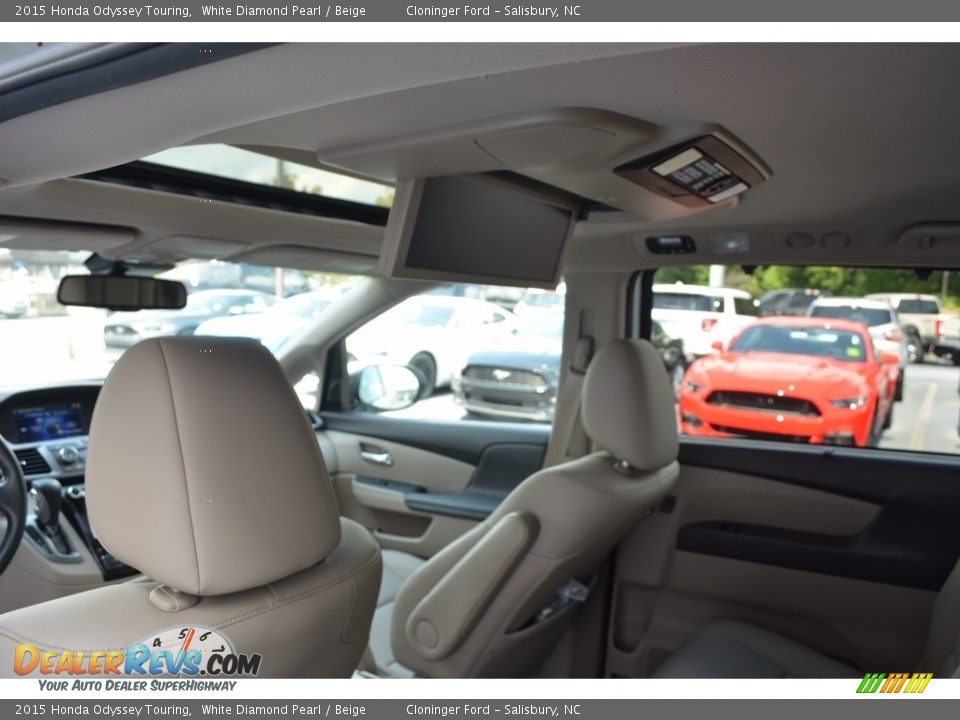 2015 Honda Odyssey Touring White Diamond Pearl / Beige Photo #13