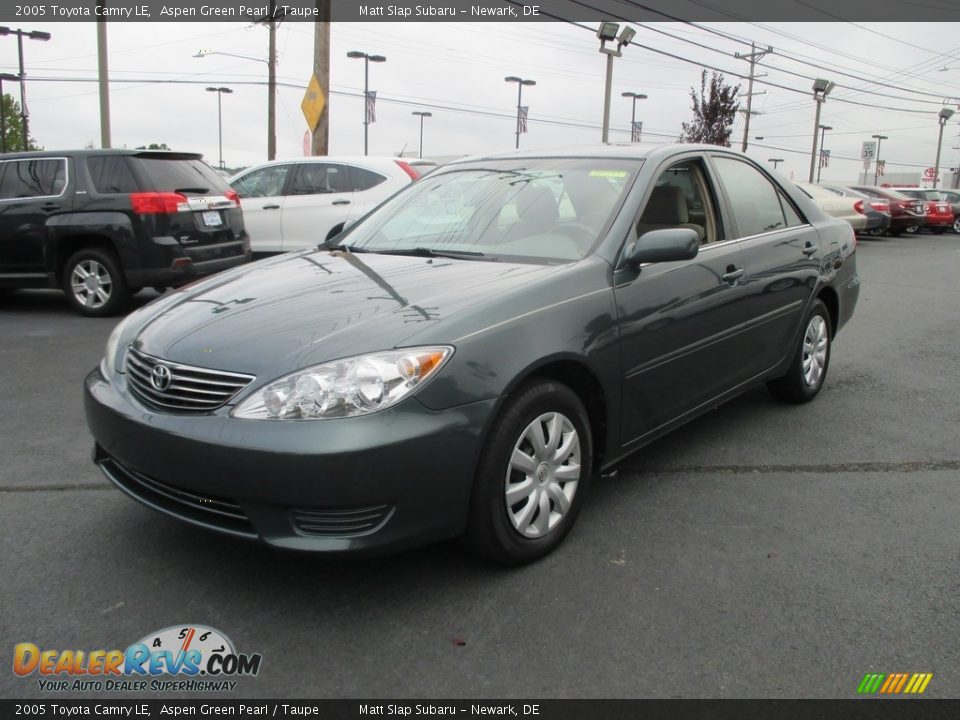 2005 Toyota Camry LE Aspen Green Pearl / Taupe Photo #2