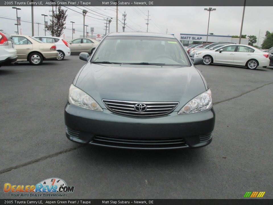 2005 Toyota Camry LE Aspen Green Pearl / Taupe Photo #3