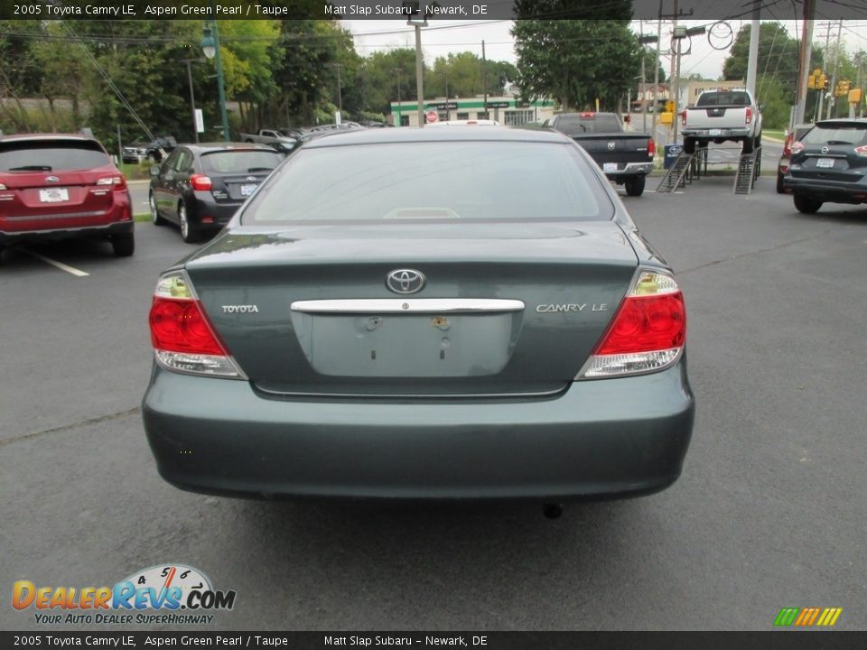 2005 Toyota Camry LE Aspen Green Pearl / Taupe Photo #7