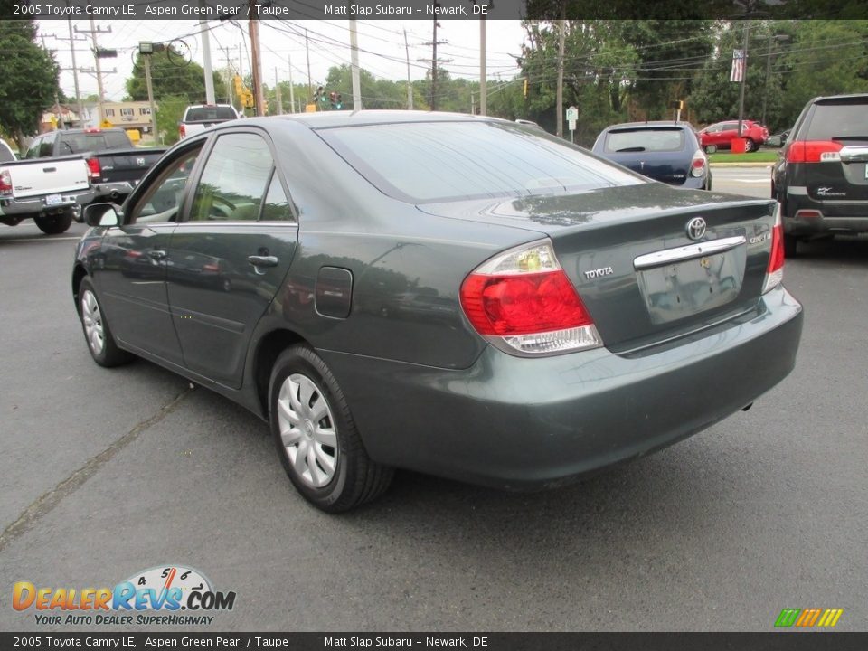 2005 Toyota Camry LE Aspen Green Pearl / Taupe Photo #8