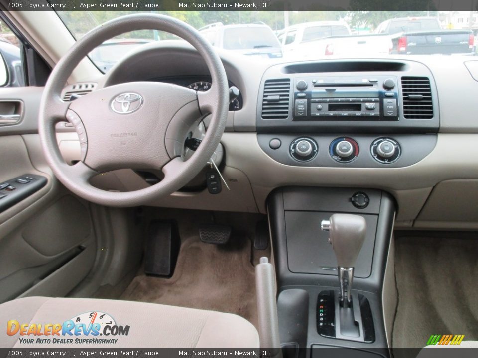 2005 Toyota Camry LE Aspen Green Pearl / Taupe Photo #10