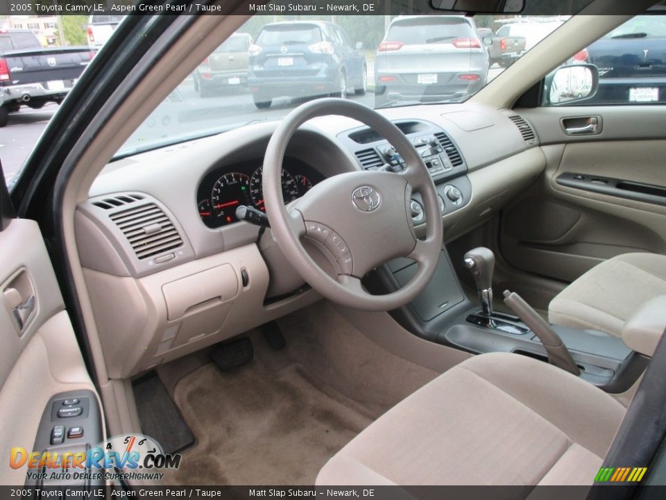2005 Toyota Camry LE Aspen Green Pearl / Taupe Photo #11