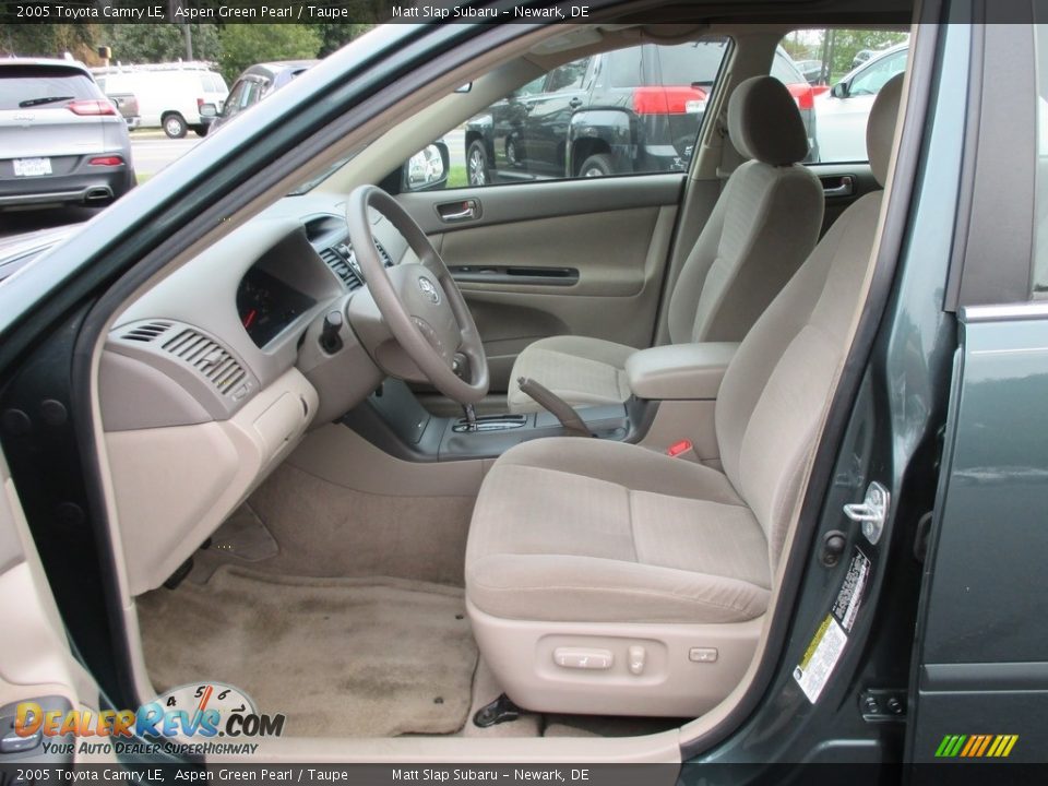 2005 Toyota Camry LE Aspen Green Pearl / Taupe Photo #12