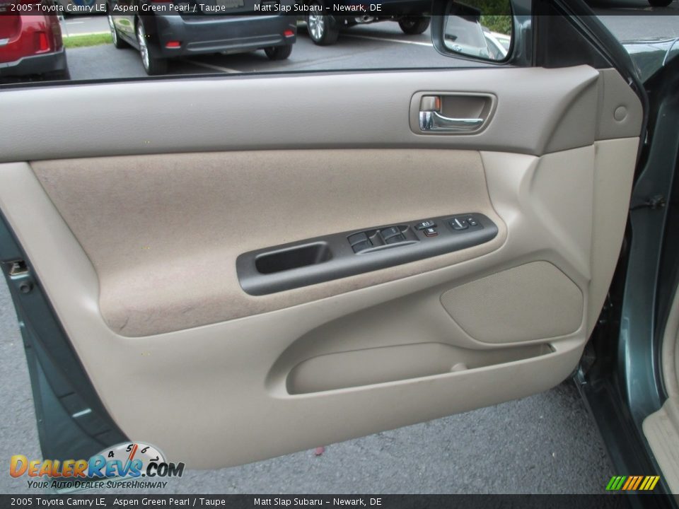 2005 Toyota Camry LE Aspen Green Pearl / Taupe Photo #13