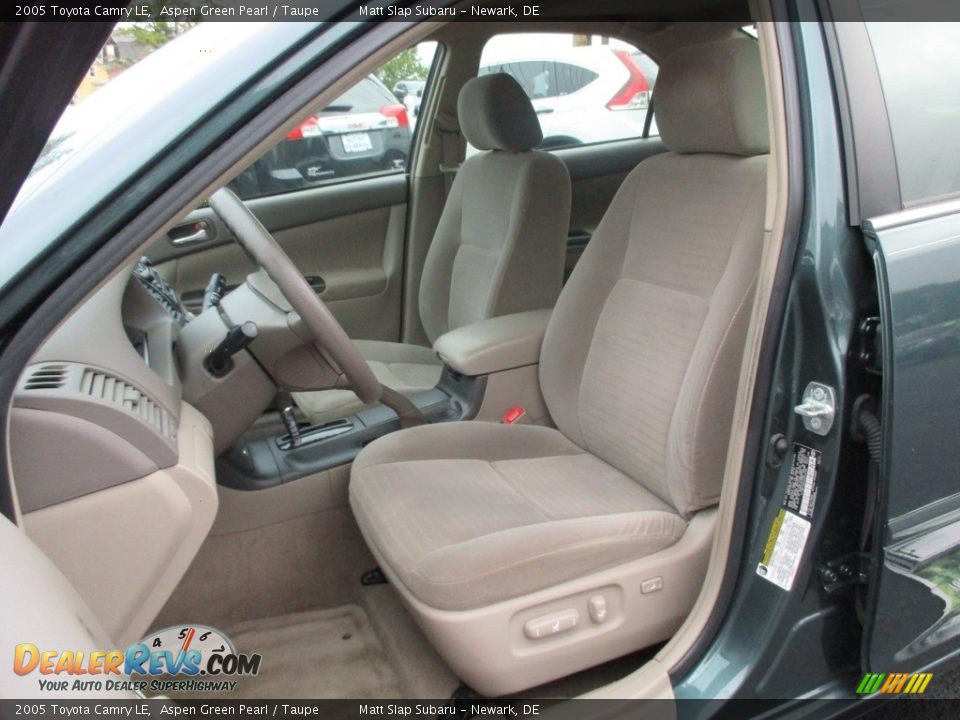 2005 Toyota Camry LE Aspen Green Pearl / Taupe Photo #15