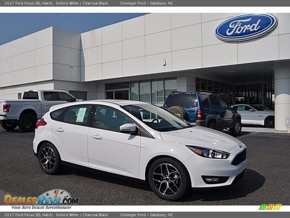 2017 Ford Focus SEL Hatch Oxford White / Charcoal Black Photo #1