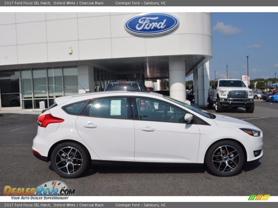 2017 Ford Focus SEL Hatch Oxford White / Charcoal Black Photo #2