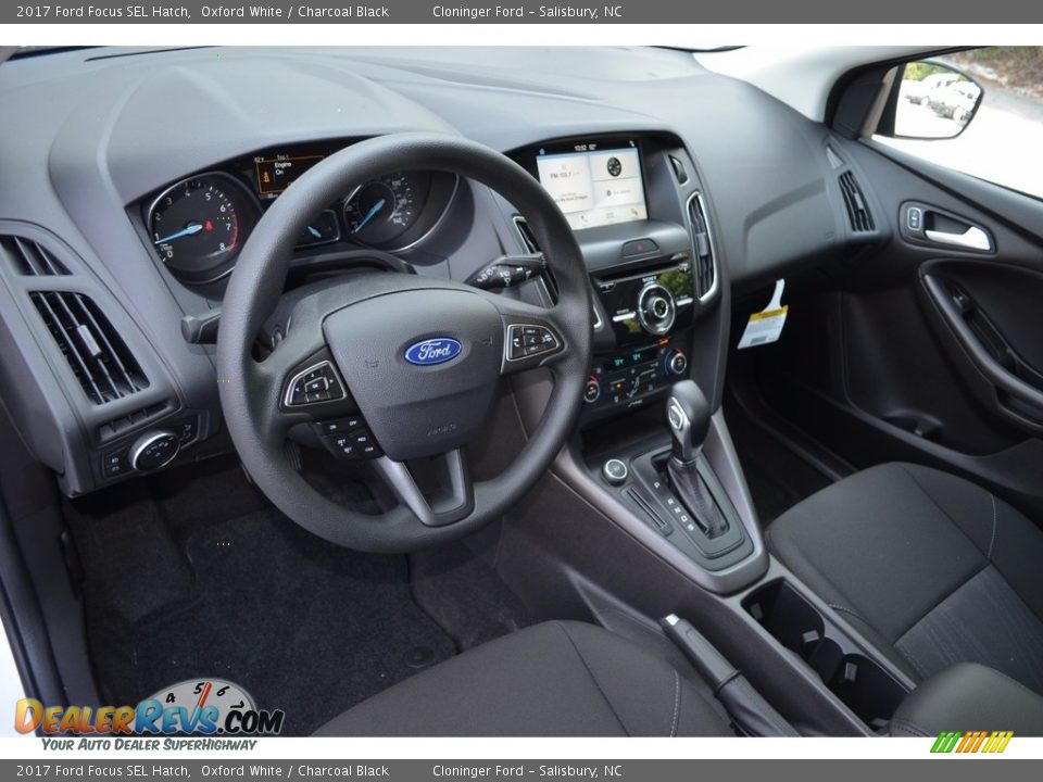 2017 Ford Focus SEL Hatch Oxford White / Charcoal Black Photo #7
