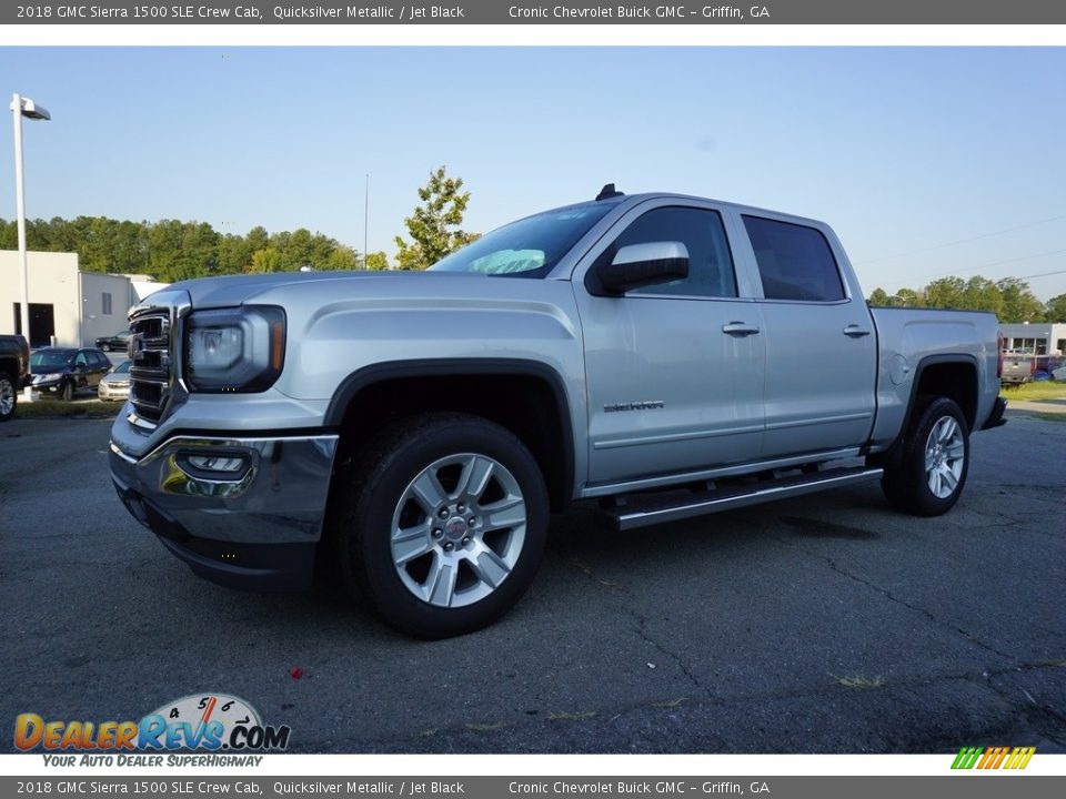 Front 3/4 View of 2018 GMC Sierra 1500 SLE Crew Cab Photo #3