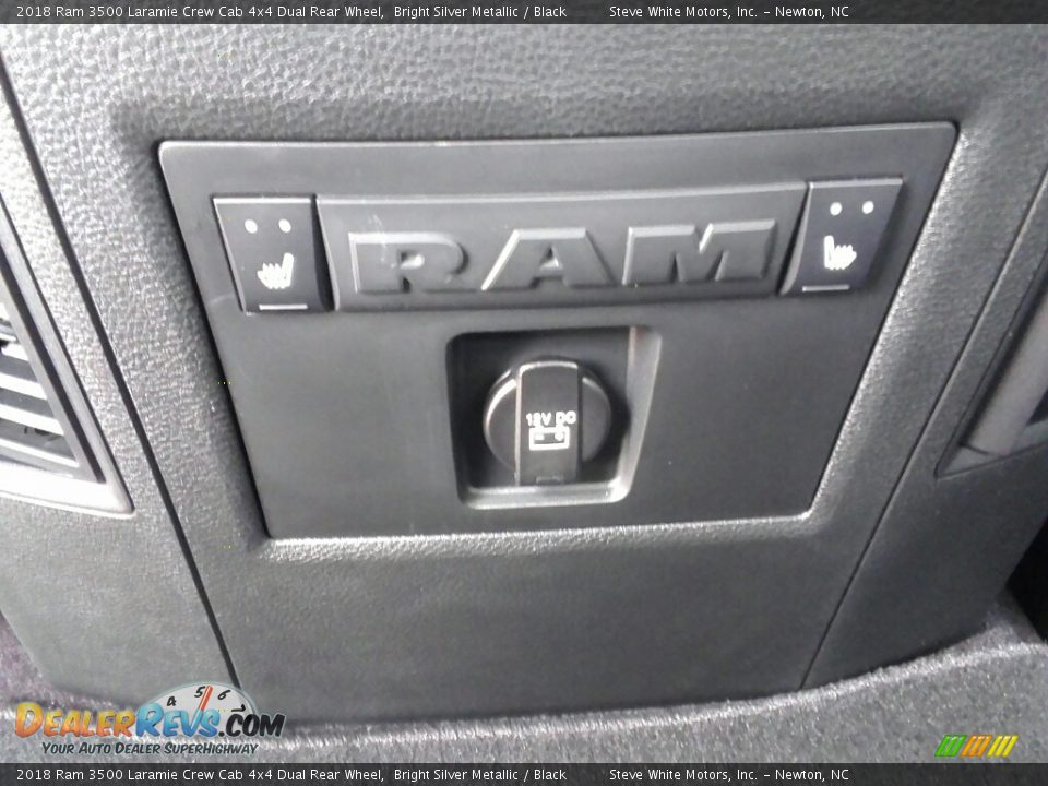 2018 Ram 3500 Laramie Crew Cab 4x4 Dual Rear Wheel Bright Silver Metallic / Black Photo #30