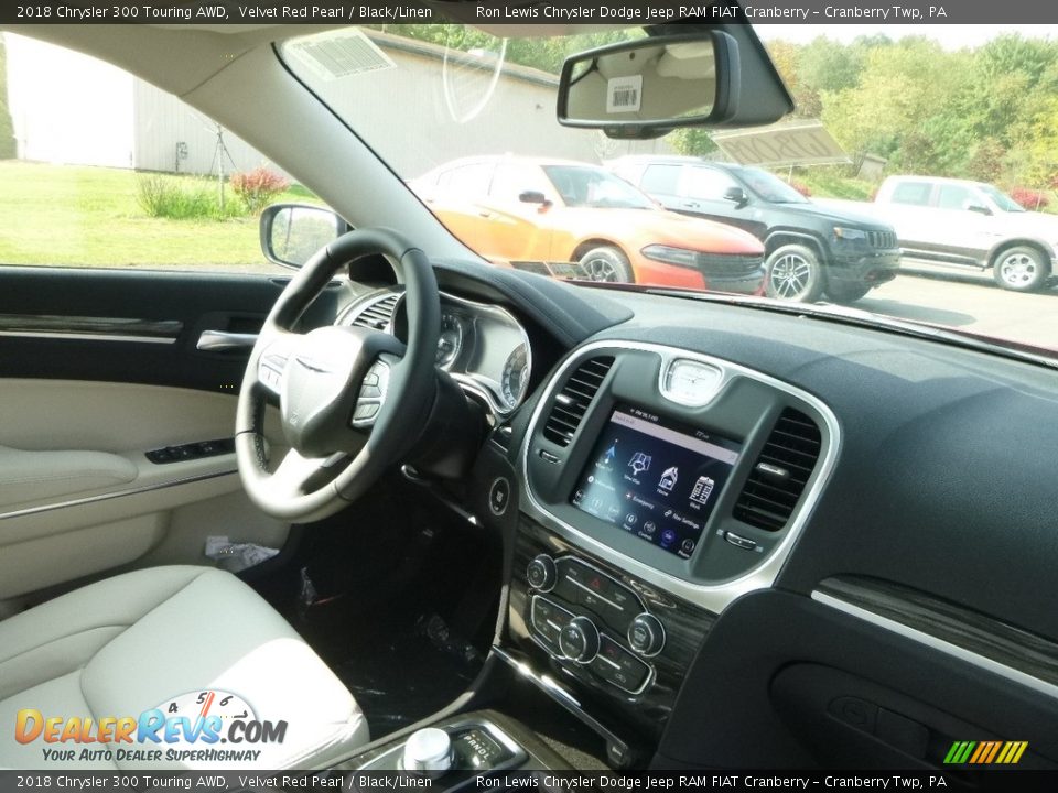 2018 Chrysler 300 Touring AWD Velvet Red Pearl / Black/Linen Photo #11