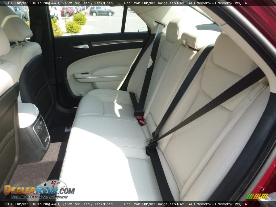 2018 Chrysler 300 Touring AWD Velvet Red Pearl / Black/Linen Photo #12