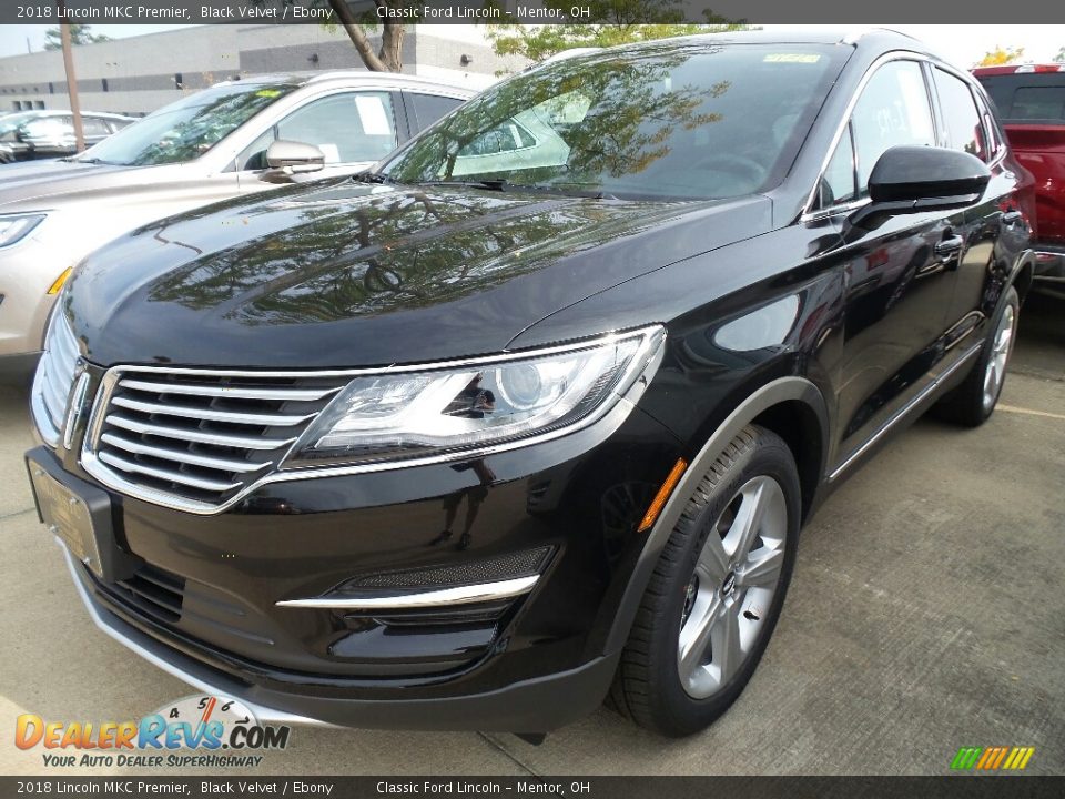 Front 3/4 View of 2018 Lincoln MKC Premier Photo #1