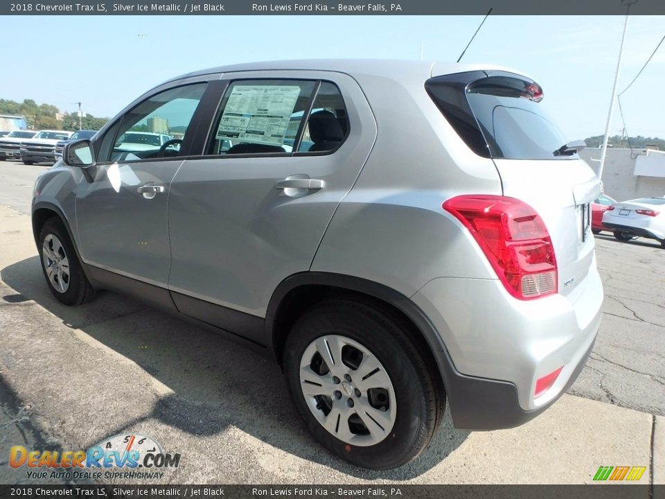 2018 Chevrolet Trax LS Silver Ice Metallic / Jet Black Photo #5