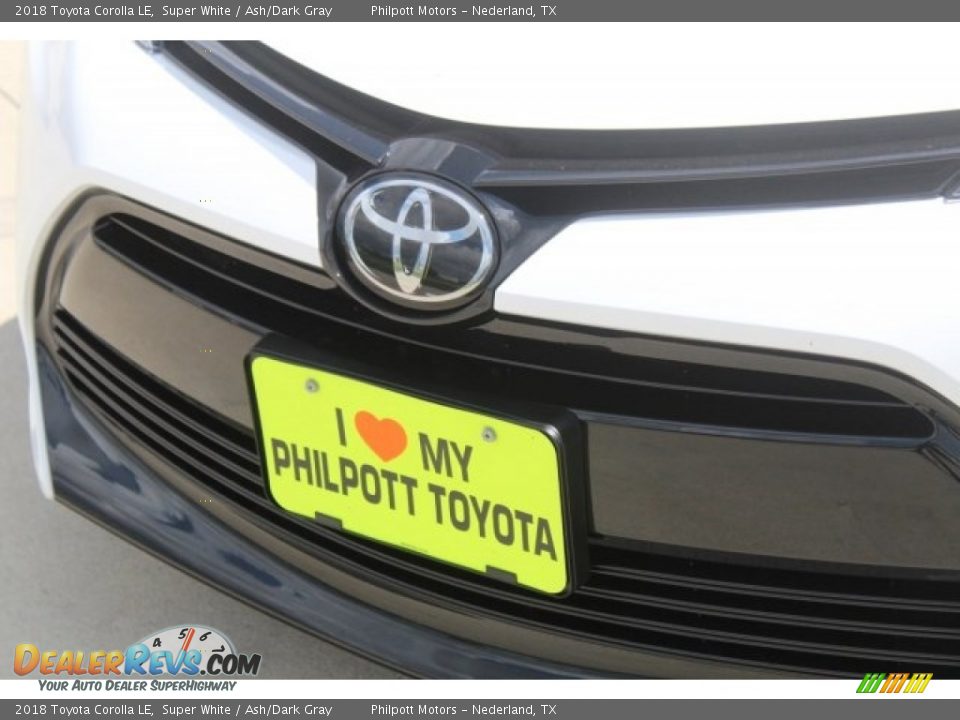 2018 Toyota Corolla LE Super White / Ash/Dark Gray Photo #4