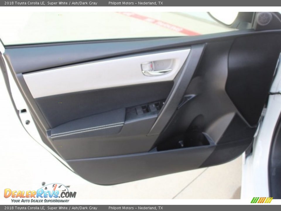 2018 Toyota Corolla LE Super White / Ash/Dark Gray Photo #8