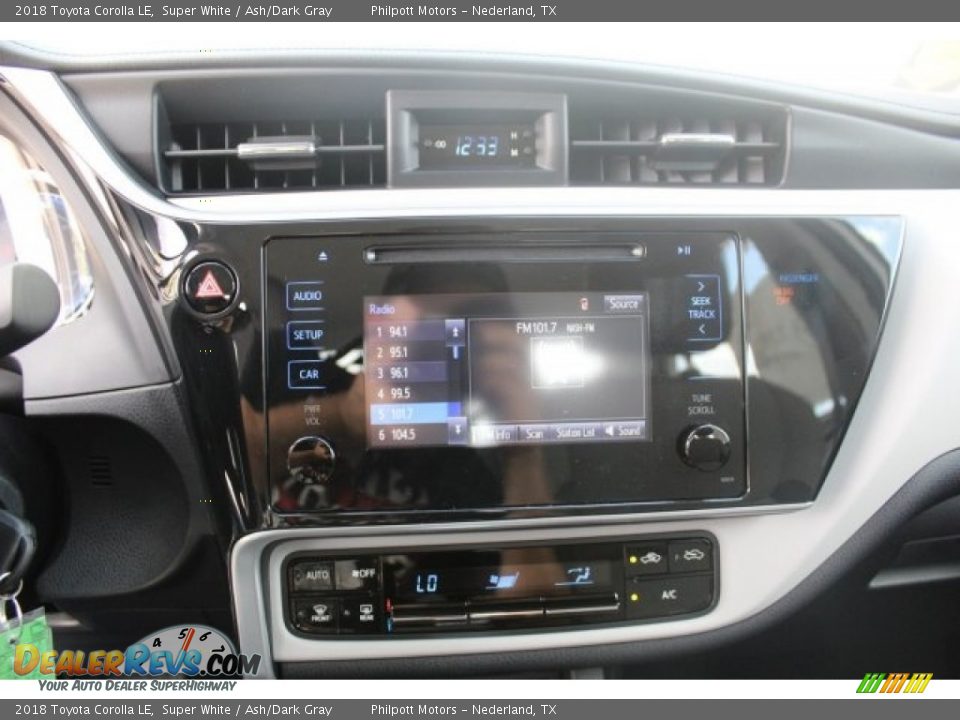 2018 Toyota Corolla LE Super White / Ash/Dark Gray Photo #12