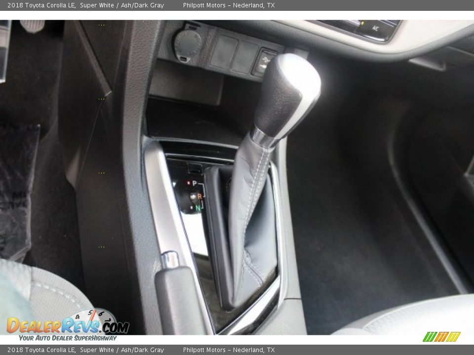 2018 Toyota Corolla LE Super White / Ash/Dark Gray Photo #13