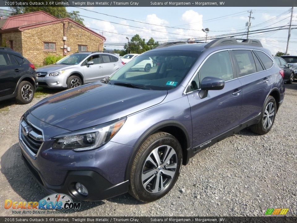 Front 3/4 View of 2018 Subaru Outback 3.6R Limited Photo #8