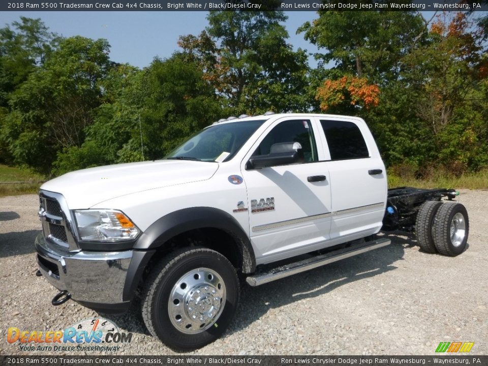 Front 3/4 View of 2018 Ram 5500 Tradesman Crew Cab 4x4 Chassis Photo #1