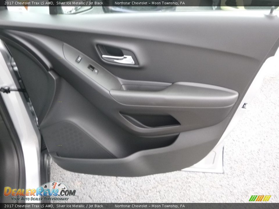2017 Chevrolet Trax LS AWD Silver Ice Metallic / Jet Black Photo #12