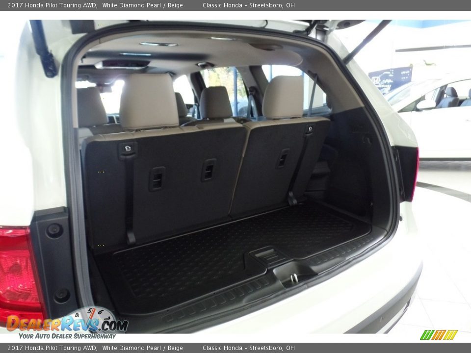 2017 Honda Pilot Touring AWD White Diamond Pearl / Beige Photo #15