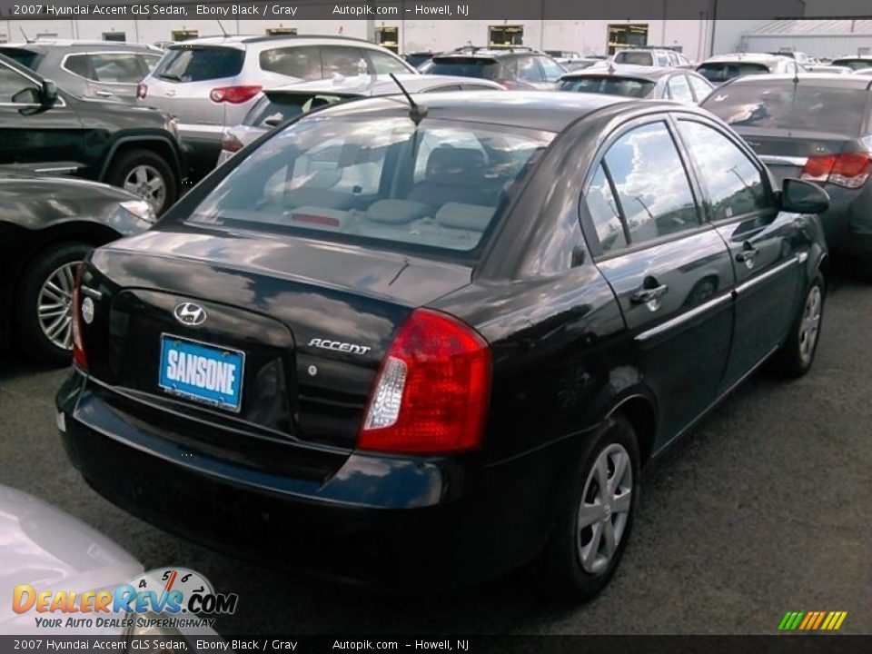 2007 Hyundai Accent GLS Sedan Ebony Black / Gray Photo #2