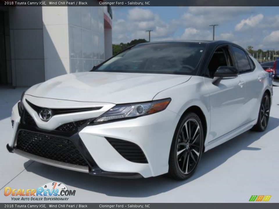 Front 3/4 View of 2018 Toyota Camry XSE Photo #3