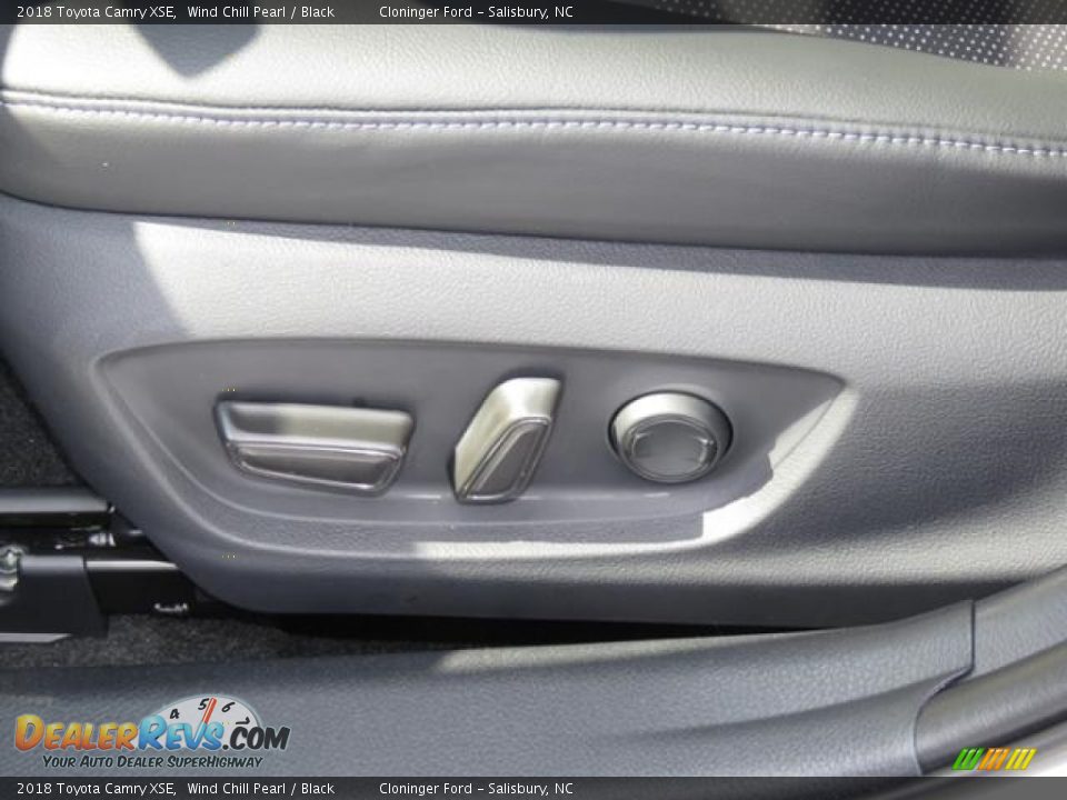 2018 Toyota Camry XSE Wind Chill Pearl / Black Photo #12