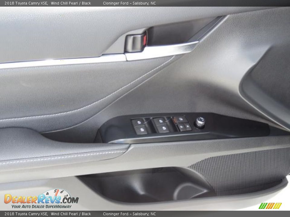 2018 Toyota Camry XSE Wind Chill Pearl / Black Photo #13