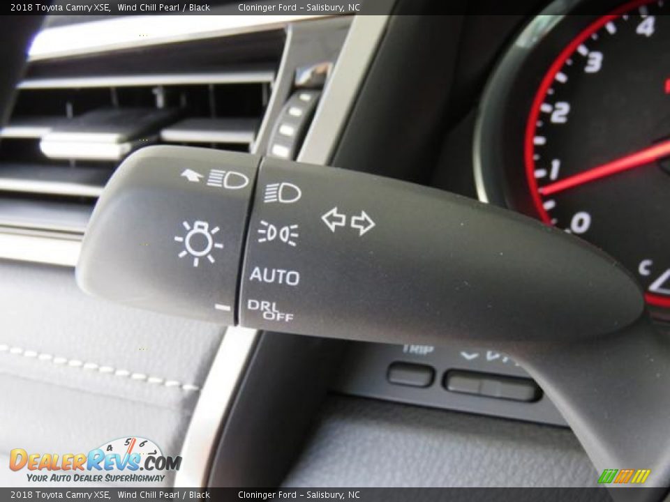 2018 Toyota Camry XSE Wind Chill Pearl / Black Photo #23